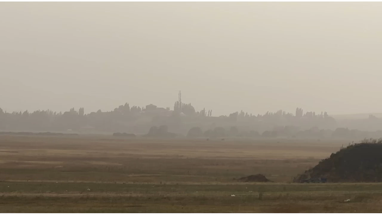 Irak ve Suriye'den gelen toz bulutu Y�ksekova'y� kaplad�