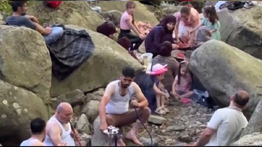 �stanbul'da baz� a��k alanlarda nargile i�ilmesi yasakland�