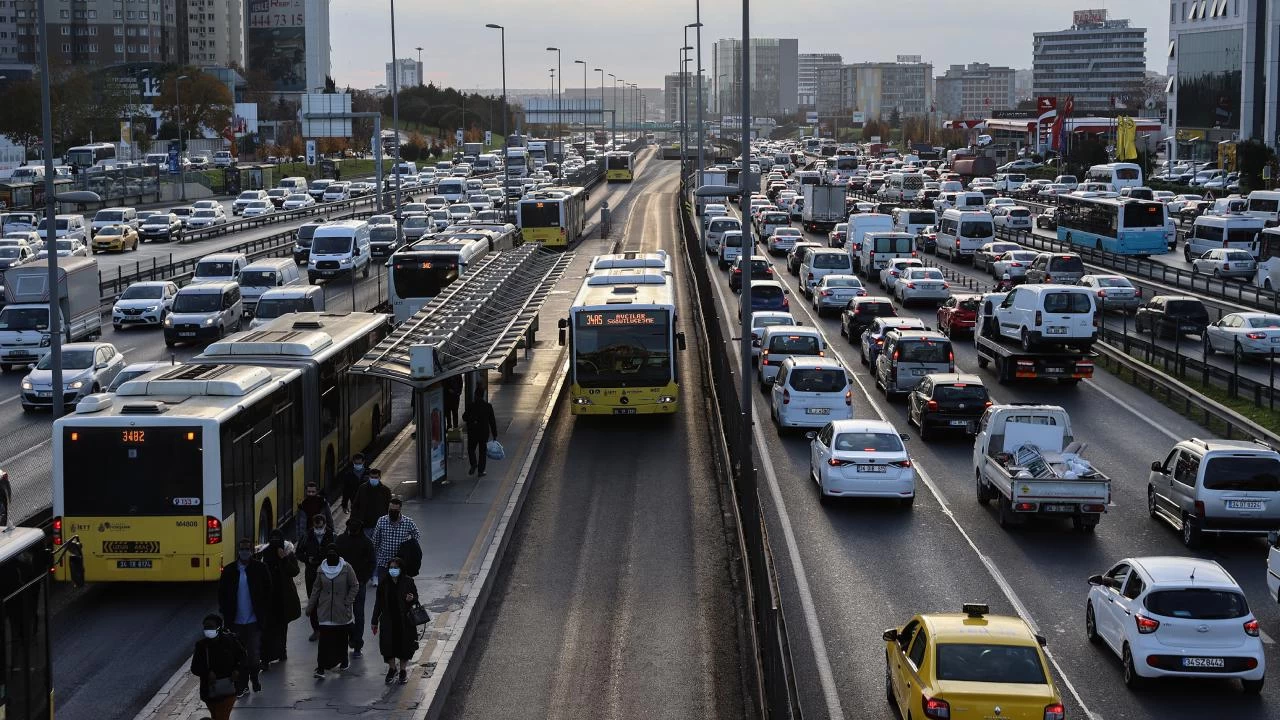 İstanbul'da sabah saatlerinde trafik yoğunluğu oluştu