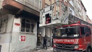 İstanbul'un gerçeği... Fatih'te 52 yıllık binanın temeli çöktü