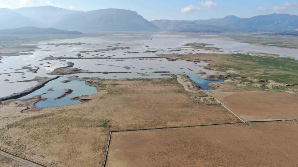 İzmir'de rekor yağışlar barajlara can suyu oldu