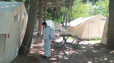 Kahramanmaraş'ta geçici barınma merkezlerini dezenfekte ediliyor
