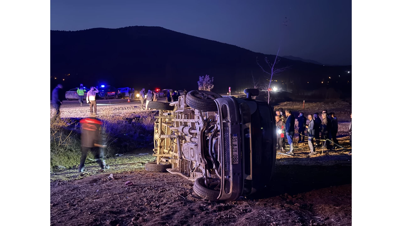 Kahramanmaraş'ta şarampole devrilen işçi servisindeki 2 kişi öldü, 7 kişi yaralandı