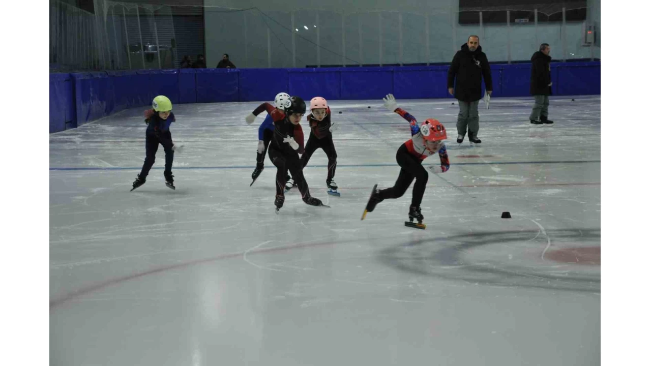 Kars'ta h�z pateni yar��lar� nefes kesiyor