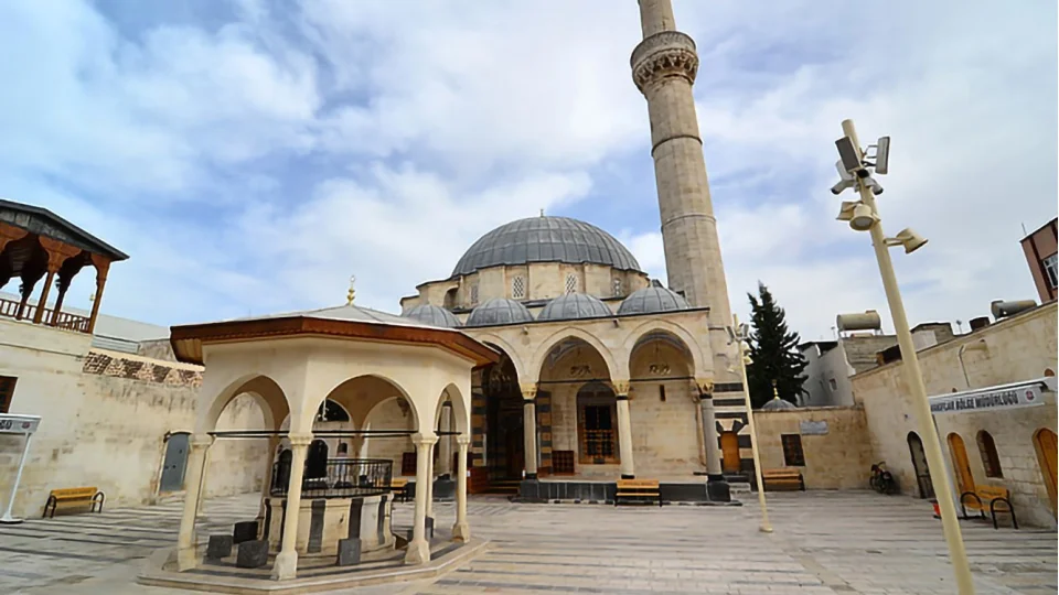 Kilis’in abidevi mührü: Canpolat Paşa (Tekye) Camii ve Külliyesi