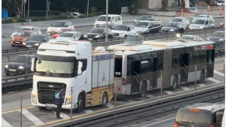 Küçükçekmece'de metrobüs yangını