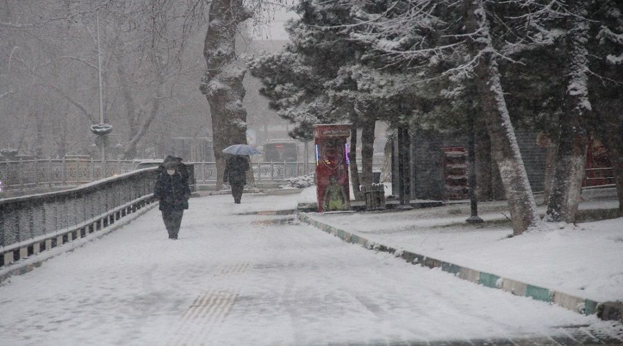 K�tahya Mart ay�n� karla kar��lad�