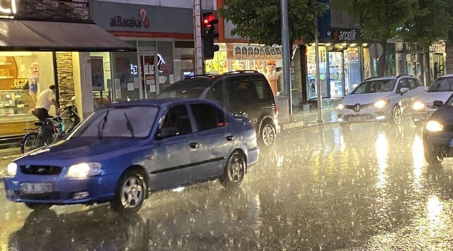 Kuvvetli sa�anak ya��� uyar�s� yap�ld�