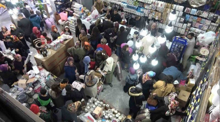 Mağaza açılışında izdiham yaşandı