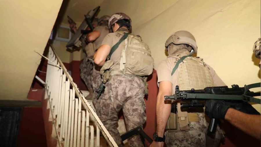 Mersin'de mafyaya operasyon: 17 gözaltı
