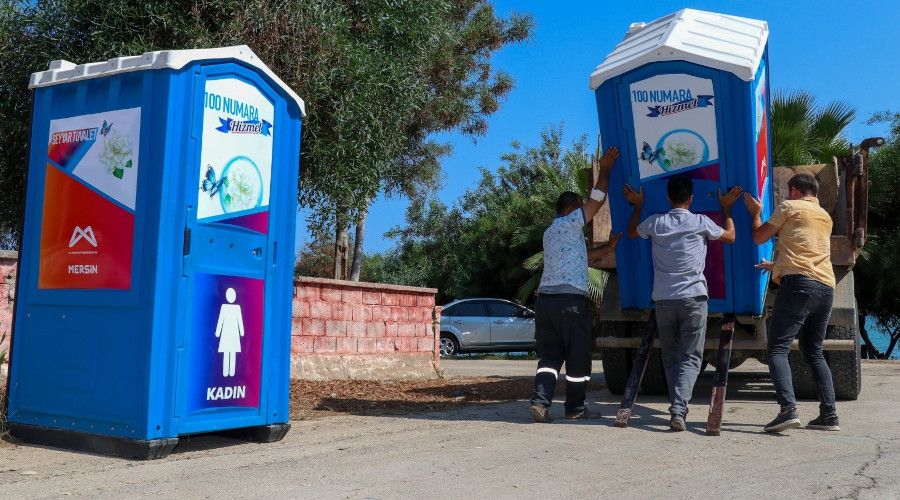 Mersin'de plajlara hijyenik seyyar tuvaletler yerleştirildi