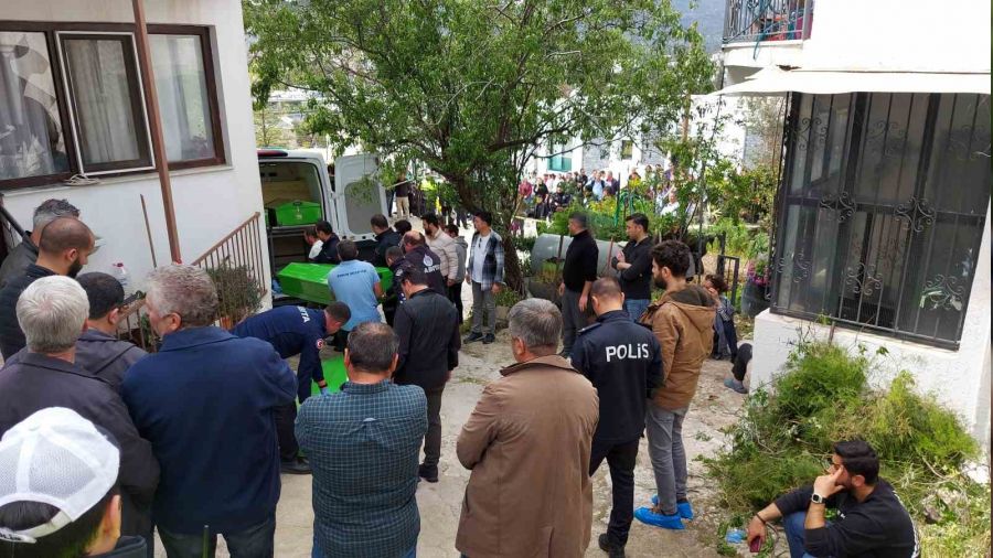 Muğla'da dehşet: Annesini, kardeşini öldürüp intihar etti