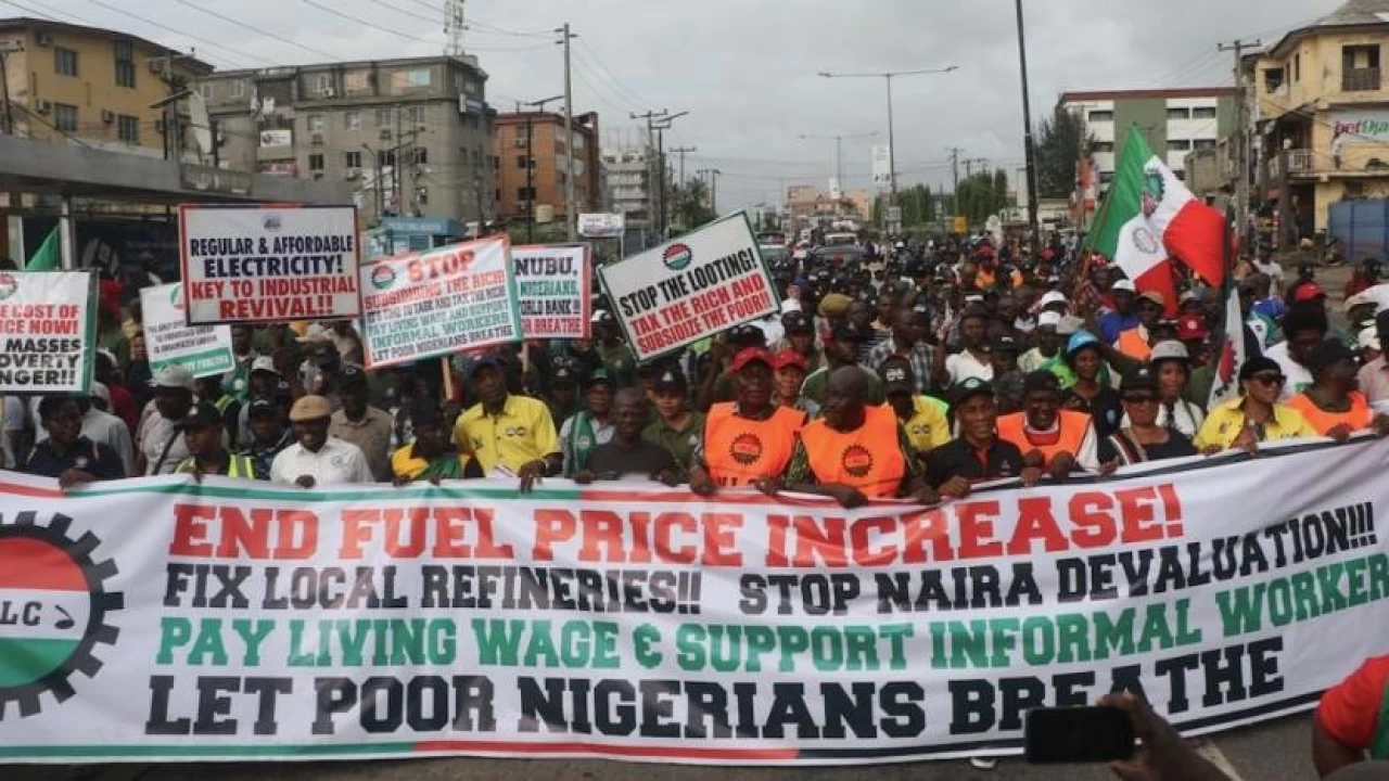 O �lkede hayat pahal�l��� protesto edildi