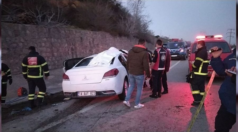 Otobüsle otomobil çarpıştı: 3 ölü, 11 yaralı