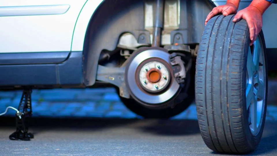 Otomobil lastiği nasıl değiştirilir?