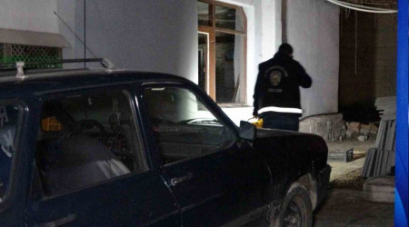 Otomobiline bindiği esnada bacağına kurşun isabet etti