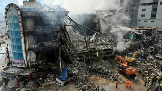 Pakistan'da hayat�n� kaybedenlerin say�s� 73'e y�kseldi