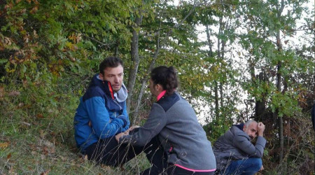 Paraşütte asılı kalan asistan düşerek öldü
