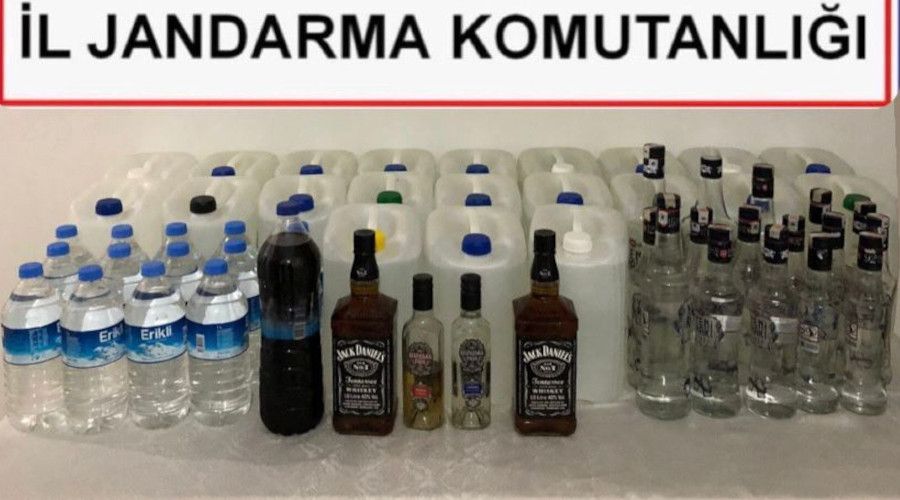 Restoranda sat�lmaya haz�r 170 litre ka�ak rak� ele ge�irildi