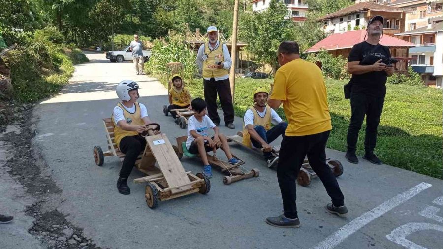 Rize'de 'Lazralli Tahta Araba Yarışları' bu yılda nefes kesti