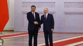 Rusya lideri Putin ile Çin lideri Şi Kremlin'de buluştu