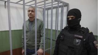Rusya'da eski bakana yolsuzluktan 13 yl hapis cezas