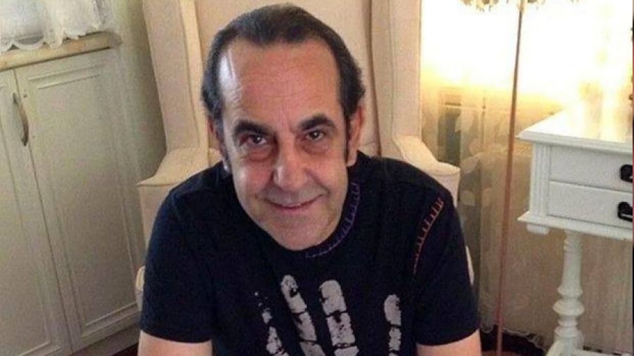 Sa�l�k Bakan� Koca'dan sanat�� �zkan U�ur'un sa�l�k durumuna ili�kin a��klama