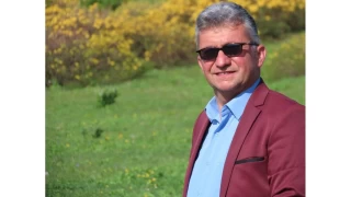 Sahnede kalp krizi geiren sanat topraa verildi