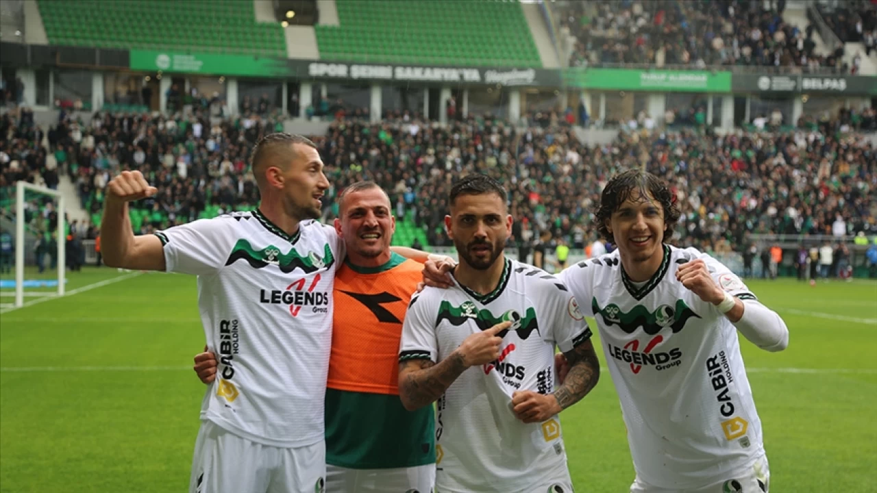 Sakaryaspor son maçta ligde kaldı