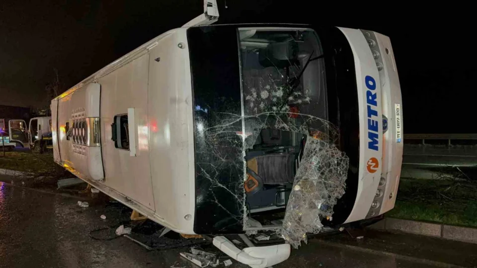 Samsun'da otob�s yan yatt�: 7 ki�i yaraland� 