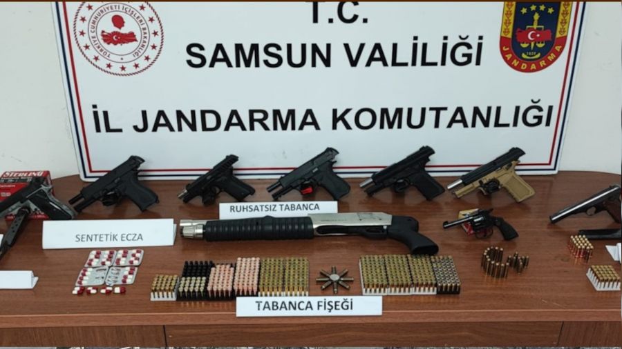 Samsun'da suikast silah�n�n da bulundu�u �ok say�da silah ele ge�irildi