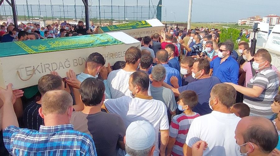 Sel sularına kapılarak yaşamını yitiren iki arkadaş toprağa verildi