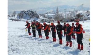 Şırnak'ta nefes kesen çığ tatbikatı