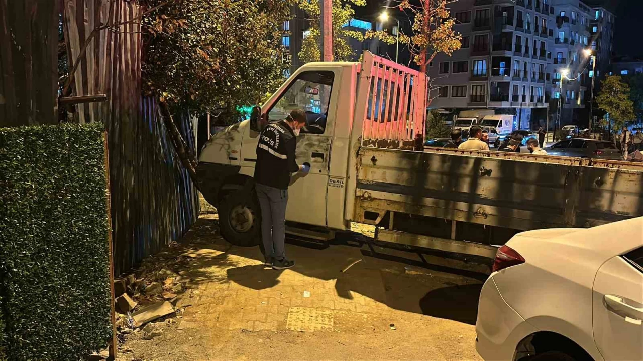 Sultanbeyli'de seyir halindeki araca silahl saldr: 1 ar yaral