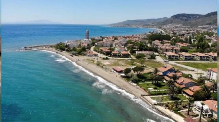 Tam kapanmayı fırsata çevirip plajları temizliyorlar