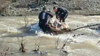 Tokat'ta kay�p kad�n dere yata��nda �l� bulundu