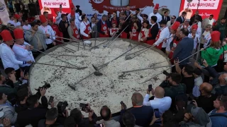 Trkiye'nin en byk tenceresinde 6 ton pilav piirildi