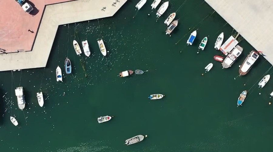 Tuzla'da temizleme çalışmaları sonuç verdi, deniz eski rengine döndü