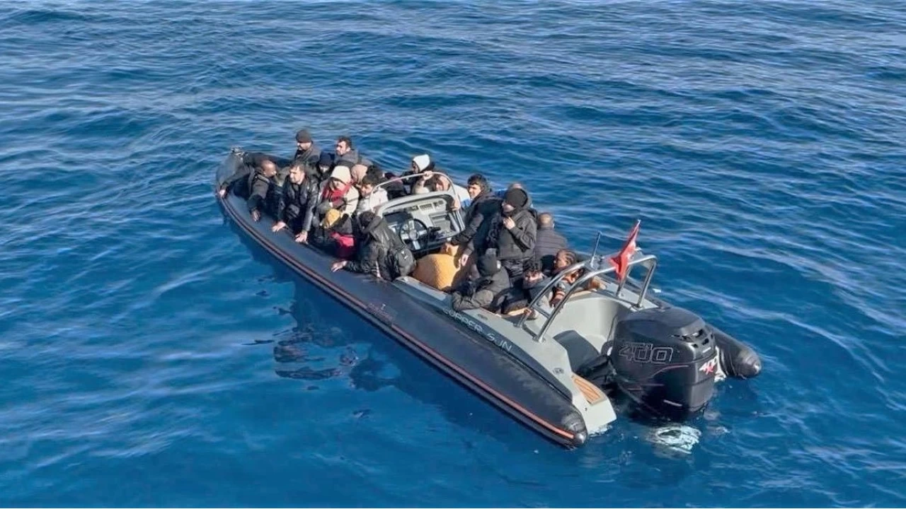 Urla'da 28 kaak gmen yakaland