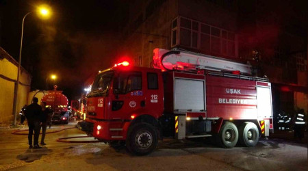 Uşak'ta tekstil fabrikası yangını söndürüldü