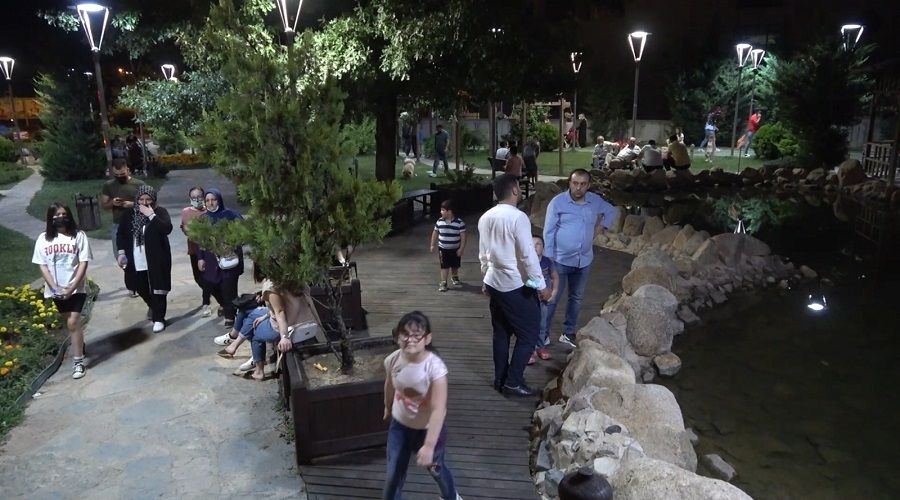 Vatandaşlar sokakta