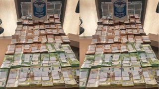 Yatan altna gizledii 61 bin 300 euro komuda kald