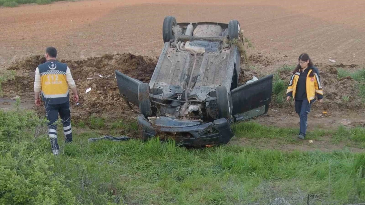 Yoldan ��kan otomobil metrelerce s�r�kledi 