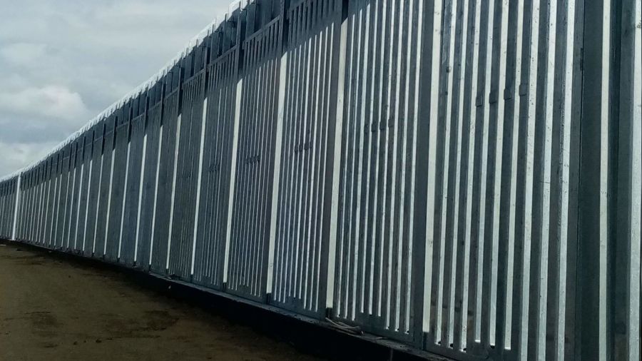 Yunanistan s�n�rdaki �elik duvar� uzatacak