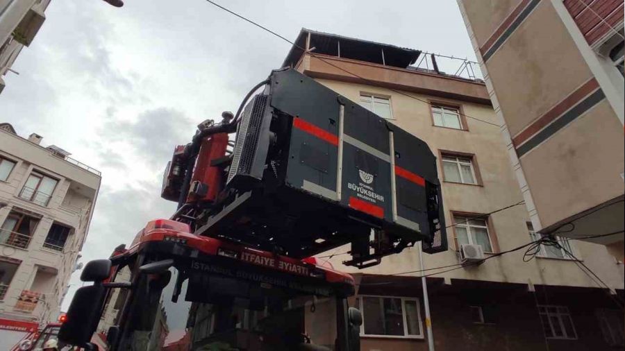 Zeytinburnu'nda korkutan yang�n