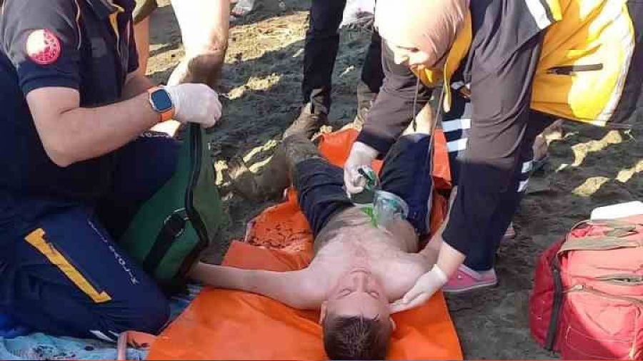Zonguldak'ta 2 çocuk denizde boğulma tehlikesi geçirdi