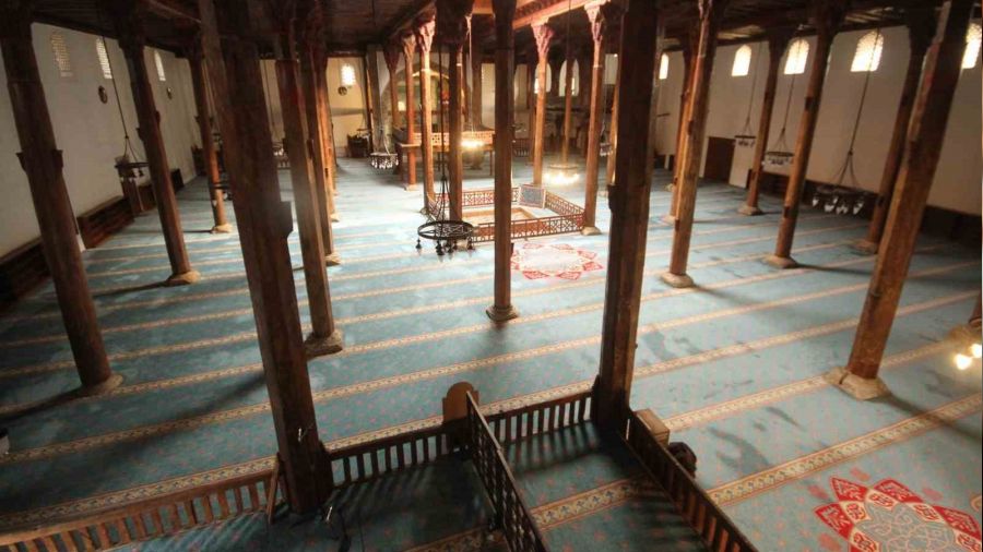 7 asırlık cami, ahşap direkli camilerin en büyüğü