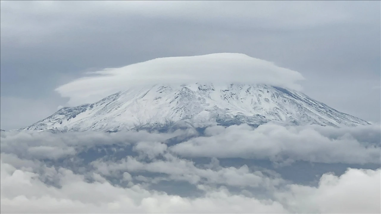 Ağrı Dağı: Efsanelerle Örülü Zirve