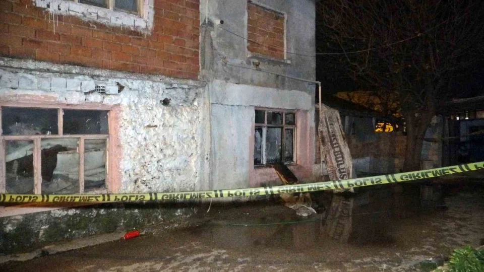 Antalya'da fakirler yand�: 1 �l�, 1 yaral�