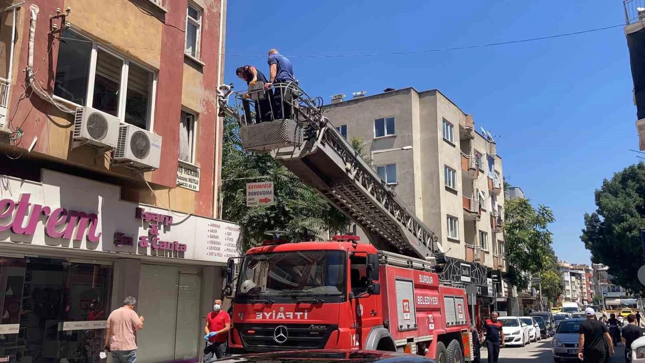 Apartmandan gelen kt koku ekipleri harekete geirdi
